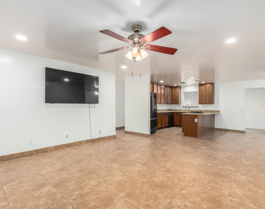 1100 W 12th - Photo Thumbnail 10