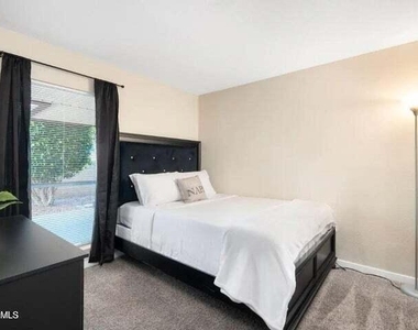 11040 N 28th Drive - Photo Thumbnail 9