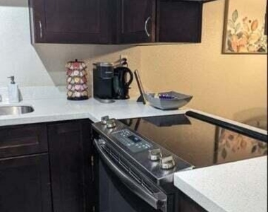 11040 N 28th Drive - Photo Thumbnail 7