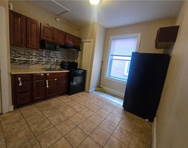 218 S 15th Street - Photo Thumbnail 2