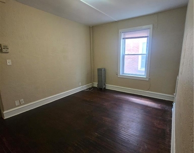 218 S 15th Street - Photo Thumbnail 1