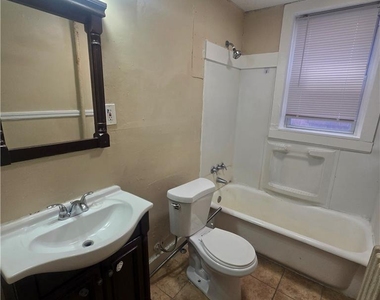 218 S 15th Street - Photo Thumbnail 4
