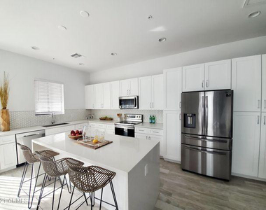 3900 N 30th Street - Photo Thumbnail 4