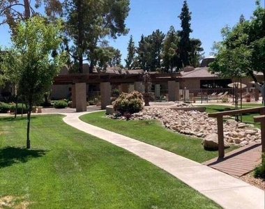 7436 E Chaparral Road - Photo Thumbnail 18