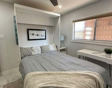 7436 E Chaparral Road - Photo Thumbnail 12