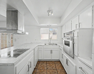4522 N 15th Avenue - Photo Thumbnail 10