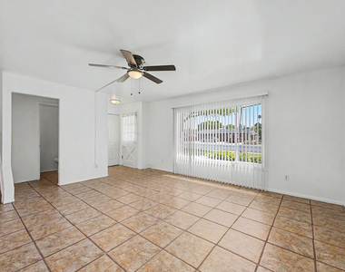4522 N 15th Avenue - Photo Thumbnail 3