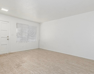 1826 N 51st Street - Photo Thumbnail 8