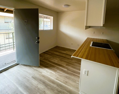 2002 E Sweetwater Avenue - Photo Thumbnail 2