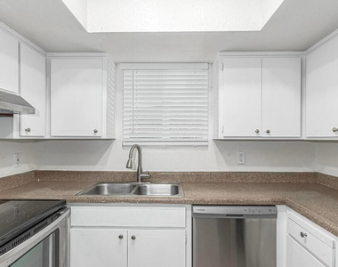 1826 N 51st Street - Photo Thumbnail 5