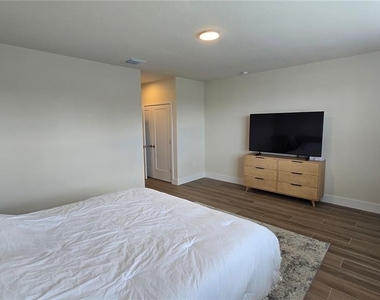 17410 Serenidad Boulevard - Photo Thumbnail 21