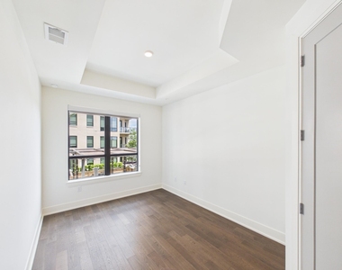 929 Westcott Street - Photo Thumbnail 7