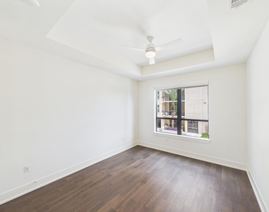 929 Westcott Street - Photo Thumbnail 6