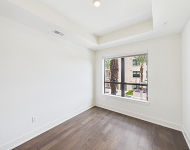 929 Westcott Street - Photo Thumbnail 8