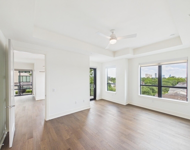 929 Westcott Street - Photo Thumbnail 13