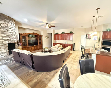 1928 W Spur Drive - Photo Thumbnail 10