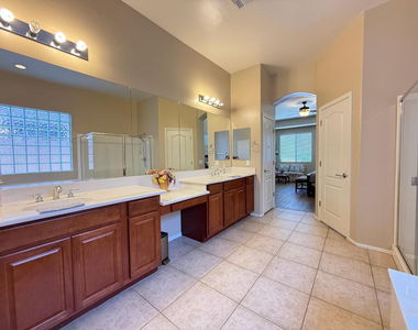 1928 W Spur Drive - Photo Thumbnail 29