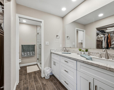 7340 N Via Camello Del Norte - Photo Thumbnail 18