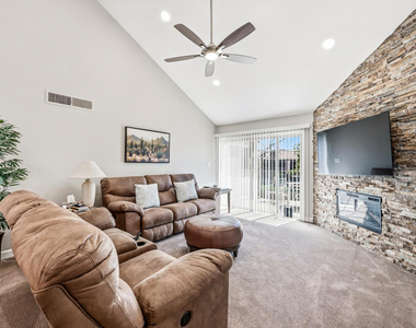 7340 N Via Camello Del Norte - Photo Thumbnail 2