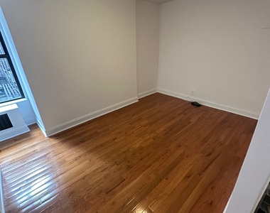 1425 York Avenue - Photo Thumbnail 3