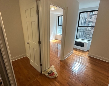 1425 York Avenue - Photo Thumbnail 4