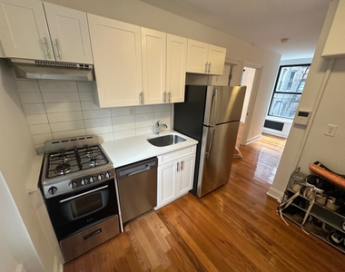 1425 York Avenue - Photo Thumbnail 6