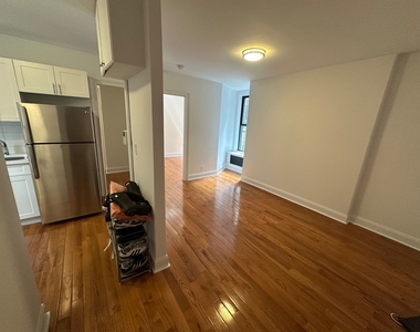 1425 York Avenue - Photo Thumbnail 2