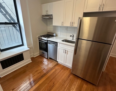 1425 York Avenue - Photo Thumbnail 5