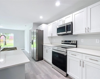 13609 Se 53rd Avenue - Photo Thumbnail 4
