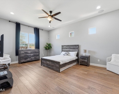 4254 E Valencia Drive - Photo Thumbnail 22