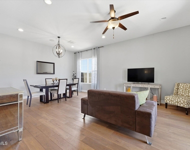 4254 E Valencia Drive - Photo Thumbnail 8