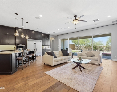 4254 E Valencia Drive - Photo Thumbnail 11