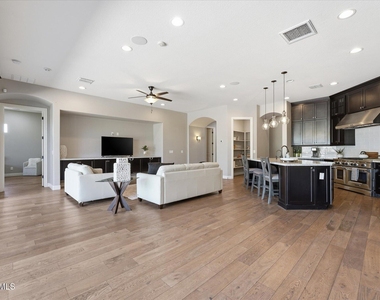 4254 E Valencia Drive - Photo Thumbnail 13