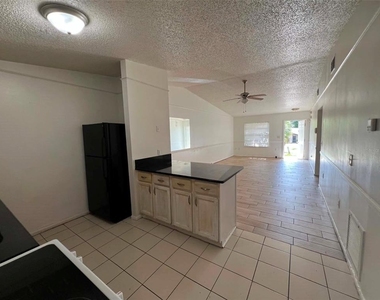 1109 Woodman Way - Photo Thumbnail 3
