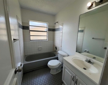 1109 Woodman Way - Photo Thumbnail 7
