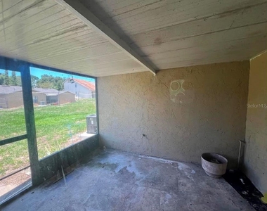 1109 Woodman Way - Photo Thumbnail 9