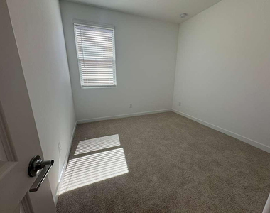 4738 E Kenneth Lane - Photo Thumbnail 33