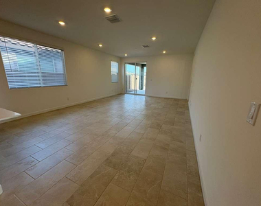 4738 E Kenneth Lane - Photo Thumbnail 19