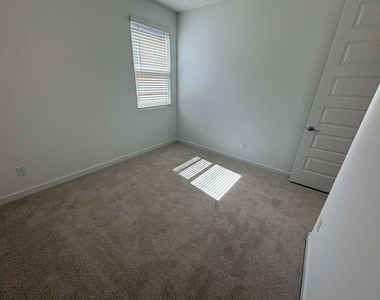 4738 E Kenneth Lane - Photo Thumbnail 39