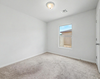 322 E Watson Place - Photo Thumbnail 22