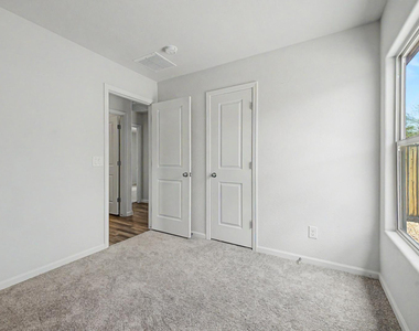 322 E Watson Place - Photo Thumbnail 21