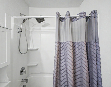 322 E Watson Place - Photo Thumbnail 18
