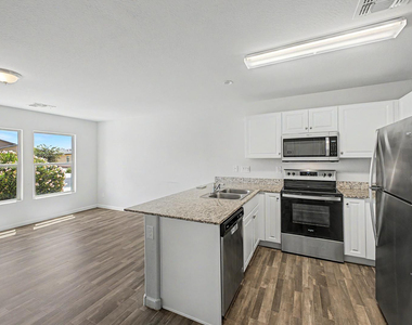 322 E Watson Place - Photo Thumbnail 11