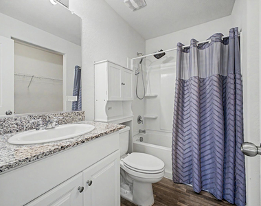322 E Watson Place - Photo Thumbnail 17