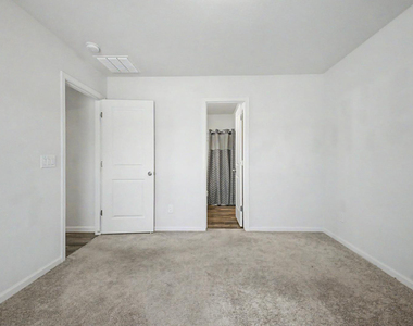 322 E Watson Place - Photo Thumbnail 16