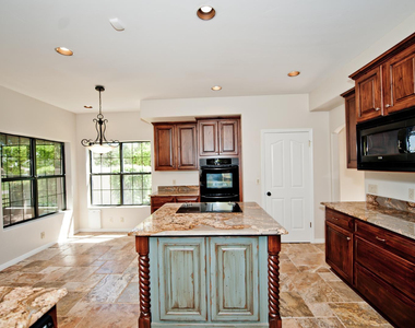 2322 S Rogers Circle - Photo Thumbnail 5