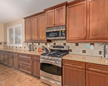 16367 N 183rd Drive - Photo Thumbnail 18