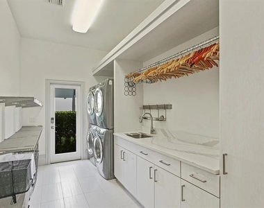 10372 Kensington Shore Drive - Photo Thumbnail 20