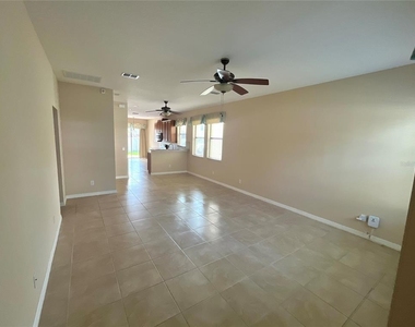 2002 Fishtail Fern Way - Photo Thumbnail 2