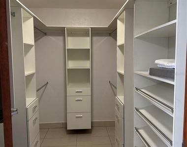 5575 Isla Verde Avenue - Photo Thumbnail 10